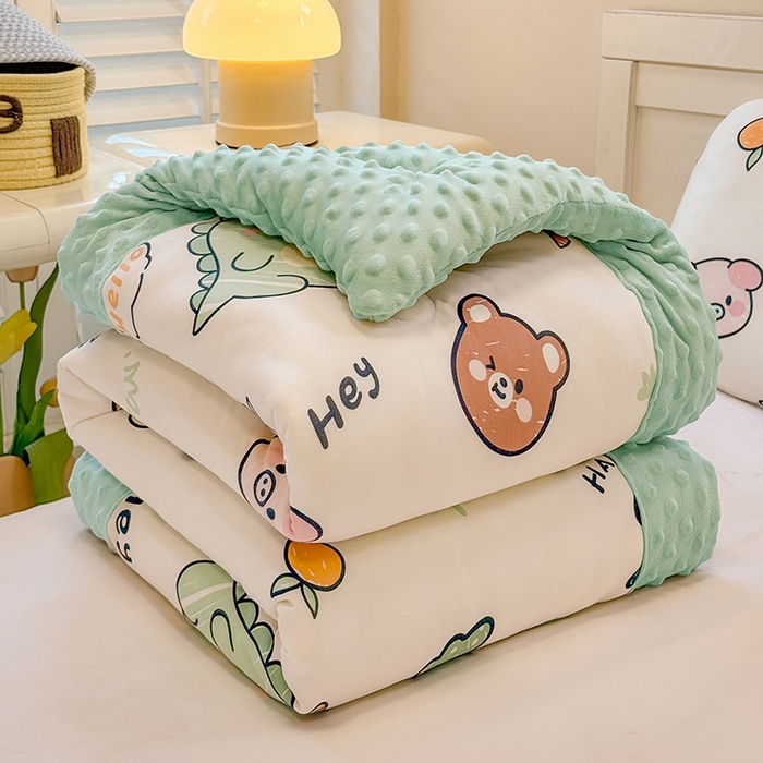 91家纺网 家纺一手货源 找家纺 天瑜家纺 2025新款针织棉手包豆豆被儿童被大豆被被子被芯 手包边  动物乐园绿