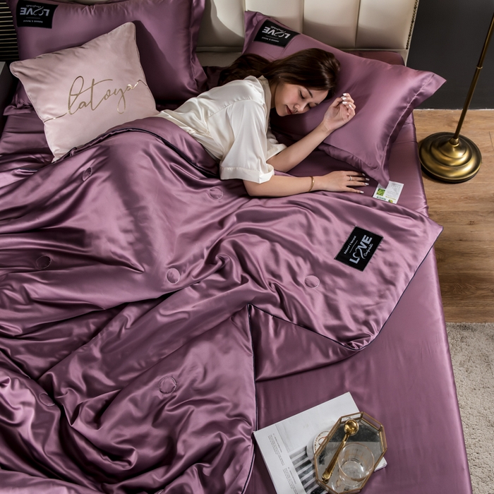 91家纺网 家纺一手货源 找家纺 丽莱美家纺 2025新款夏被  夏被三件套 夏被四件套 紫色