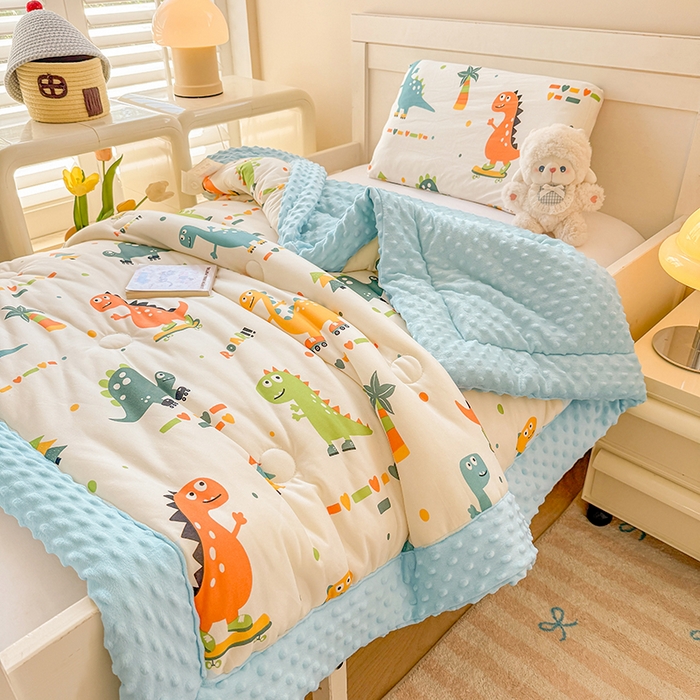 91家纺网 家纺一手货源 找家纺 天瑜家纺 2025新款针织棉手包豆豆被儿童被大豆被被子被芯 手包边  恐龙宝贝兰