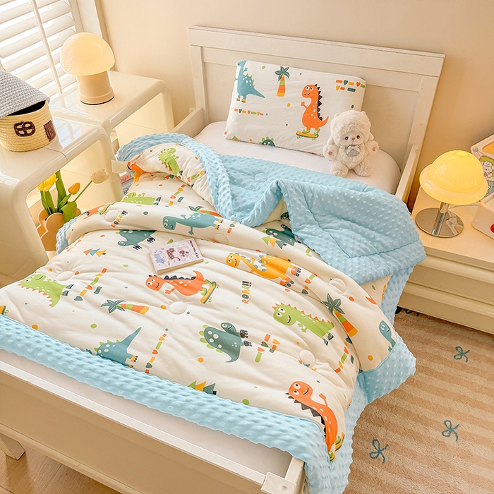 91家纺网 家纺一手货源 找家纺 天瑜家纺 2025新款针织棉手包豆豆被儿童被大豆被被子被芯 手包边  恐龙宝贝兰