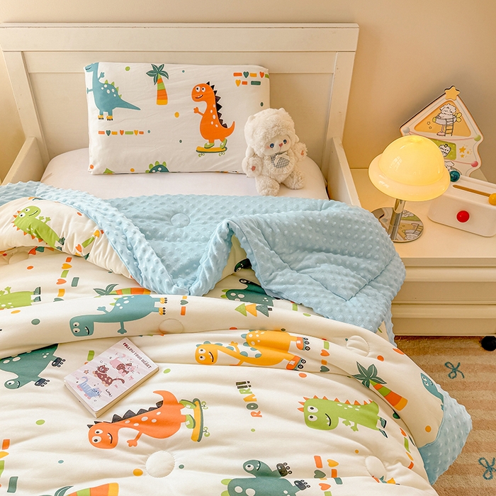 91家纺网 家纺一手货源 找家纺 天瑜家纺 2025新款针织棉手包豆豆被儿童被大豆被被子被芯 手包边  恐龙宝贝兰