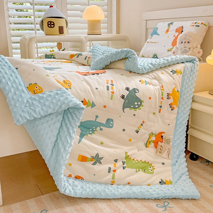 91家纺网 家纺一手货源 找家纺 天瑜家纺 2025新款针织棉手包豆豆被儿童被大豆被被子被芯 手包边  恐龙宝贝兰