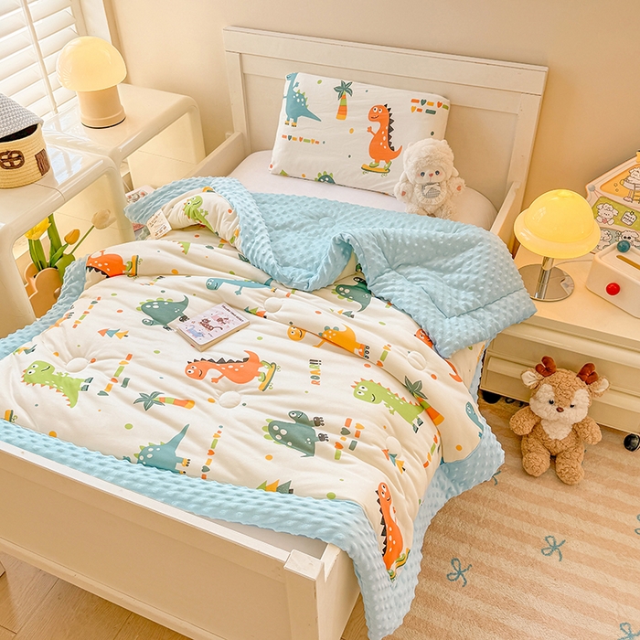 91家纺网 家纺一手货源 找家纺 天瑜家纺 2025新款针织棉手包豆豆被儿童被大豆被被子被芯 手包边  恐龙宝贝兰