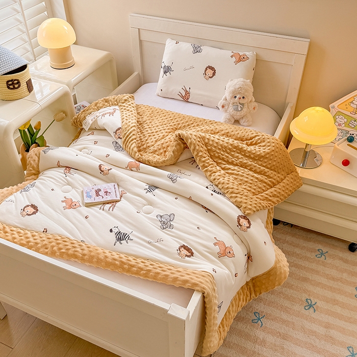 91家纺网 家纺一手货源 找家纺 天瑜家纺 2025新款针织棉手包豆豆被儿童被大豆被被子被芯 手包边  狮子王黄