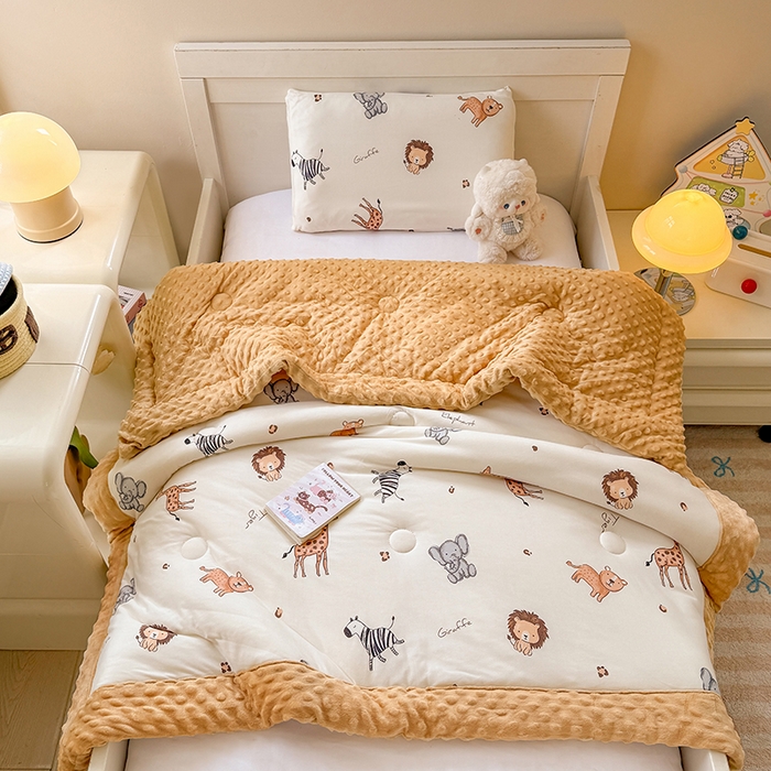 91家纺网 家纺一手货源 找家纺 天瑜家纺 2025新款针织棉手包豆豆被儿童被大豆被被子被芯 手包边  狮子王黄