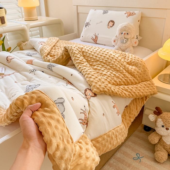 91家纺网 家纺一手货源 找家纺 天瑜家纺 2025新款针织棉手包豆豆被儿童被大豆被被子被芯 手包边  狮子王黄
