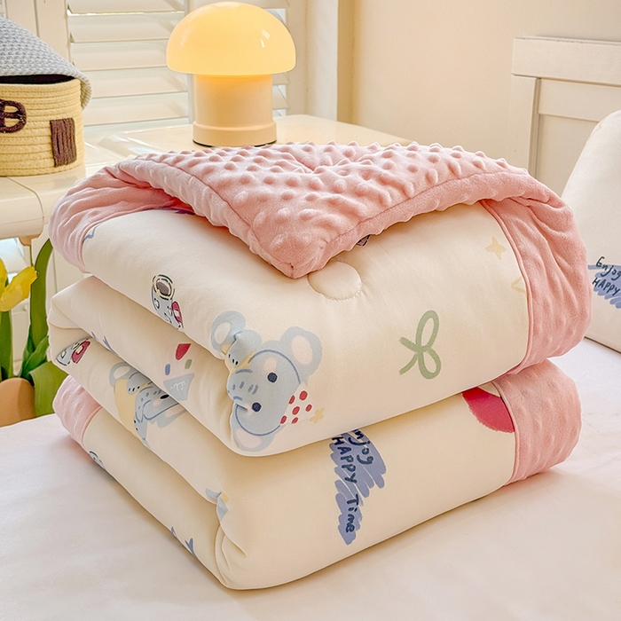 91家纺网 家纺一手货源 找家纺 天瑜家纺 2025新款针织棉手包豆豆被儿童被大豆被被子被芯 手包边  幸运狗粉