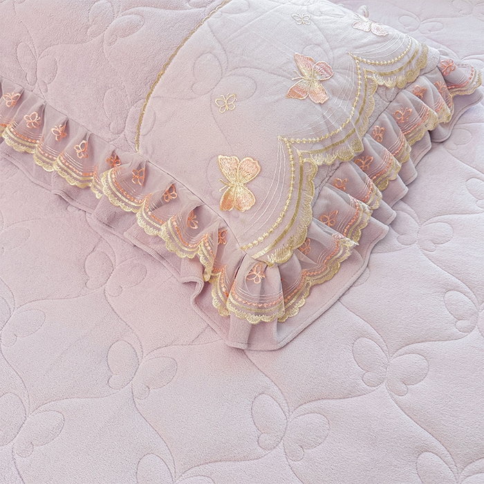 91家纺网 家纺一手货源 找家纺 虹星家纺 2025新款花边牛奶绒床裙四件套系列 蝶恋-葡萄紫