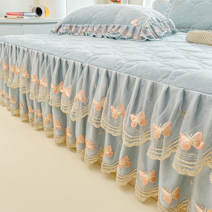 91家纺网 家纺一手货源 找家纺 虹星家纺 2025新款花边牛奶绒床裙四件套系列 蝶恋-天空蓝