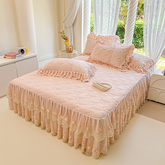 91家纺网 家纺一手货源 找家纺 虹星家纺 2025新款花边牛奶绒床裙四件套系列 蝶恋-粉玉