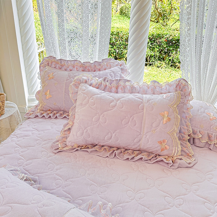 91家纺网 家纺一手货源 找家纺 虹星家纺 2025新款花边牛奶绒床裙四件套系列 蝶恋-葡萄紫