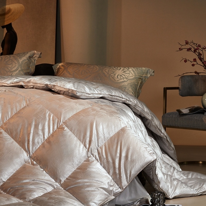 91家纺网 家纺一手货源 找家纺 织梦人羽绒工厂店 2025新款高蓬松羽绒羽毛被大牌同款花型-高精密提花系列 高精密提花-山尧灰