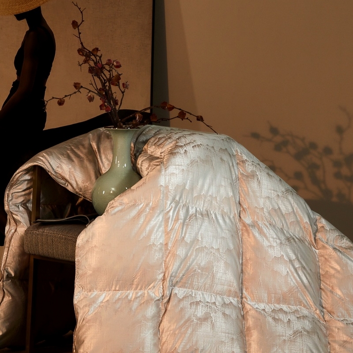 91家纺网 家纺一手货源 找家纺 织梦人羽绒工厂店 2025新款高蓬松羽绒羽毛被大牌同款花型-高精密提花系列 高精密提花-山尧灰