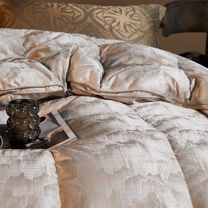 91家纺网 家纺一手货源 找家纺 织梦人羽绒工厂店 2025新款高蓬松羽绒羽毛被大牌同款花型-高精密提花系列 高精密提花-山尧灰