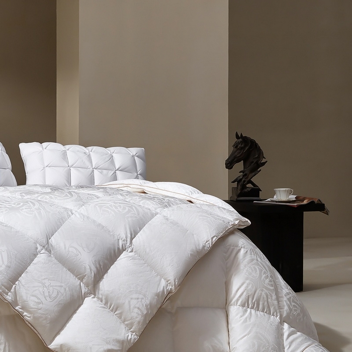 91家纺网 家纺一手货源 找家纺 织梦人羽绒工厂店 2025新款高蓬松羽绒羽毛被大牌同款花型-高精密提花系列 高精密提花-时尚语录-白