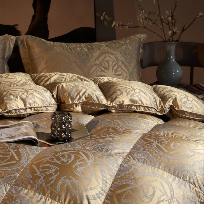 91家纺网 家纺一手货源 找家纺 织梦人羽绒工厂店 2025新款高蓬松羽绒羽毛被大牌同款花型-高精密提花系列 高精密提花-时尚语录-古铜