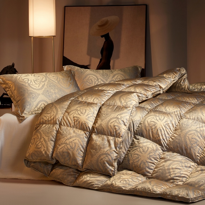 91家纺网 家纺一手货源 找家纺 织梦人羽绒工厂店 2025新款高蓬松羽绒羽毛被大牌同款花型-高精密提花系列 高精密提花-时尚语录-古铜