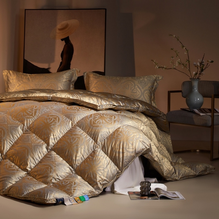 91家纺网 家纺一手货源 找家纺 织梦人羽绒工厂店 2025新款高蓬松羽绒羽毛被大牌同款花型-高精密提花系列 高精密提花-时尚语录-古铜