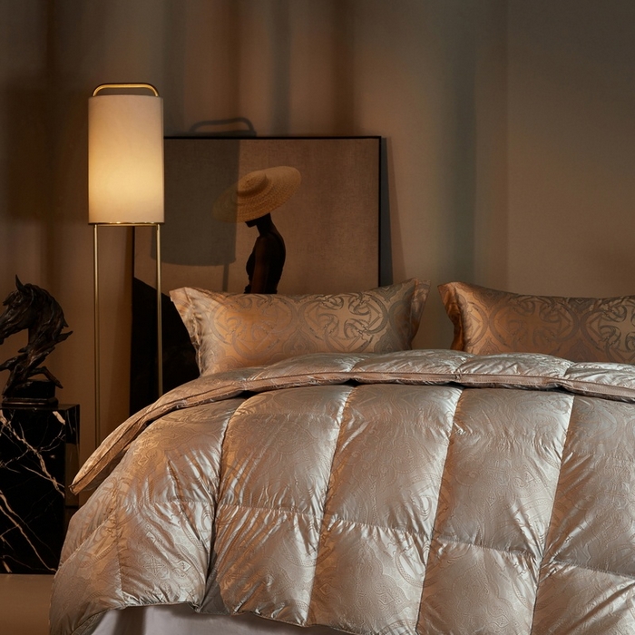 91家纺网 家纺一手货源 找家纺 织梦人羽绒工厂店 2025新款高蓬松羽绒羽毛被大牌同款花型-高精密提花系列 高精密提花-时尚语录-金