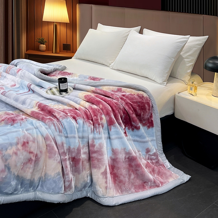 91家纺网 家纺一手货源 找家纺 凯轩毛毯 2025新款加厚双层婚庆云毯  毛毯 烟雨蒙蒙