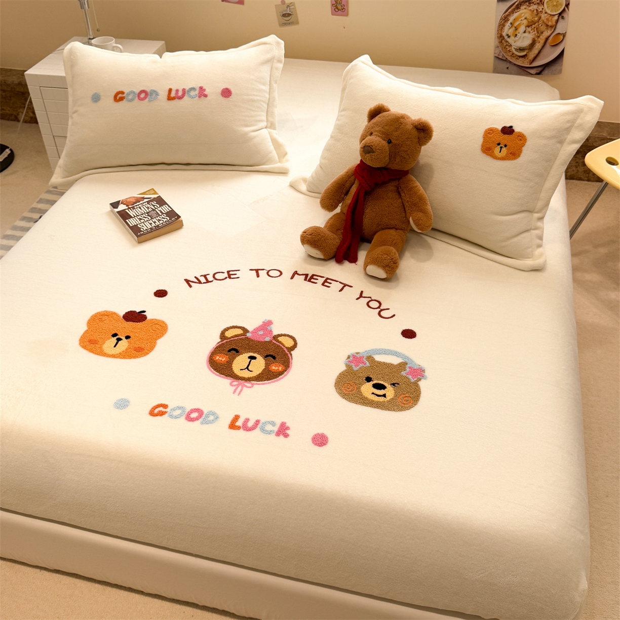 91家纺网 家纺一手货源 找家纺 （总）857家居 2025新款卡通牛奶绒刺绣床笠