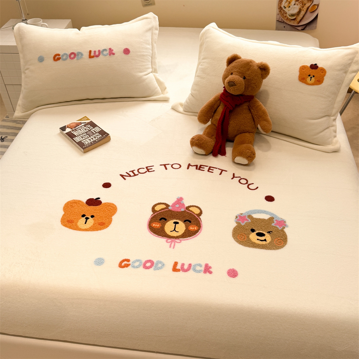 91家纺网 家纺一手货源 找家纺 （总）857家居 2025新款卡通牛奶绒刺绣床笠