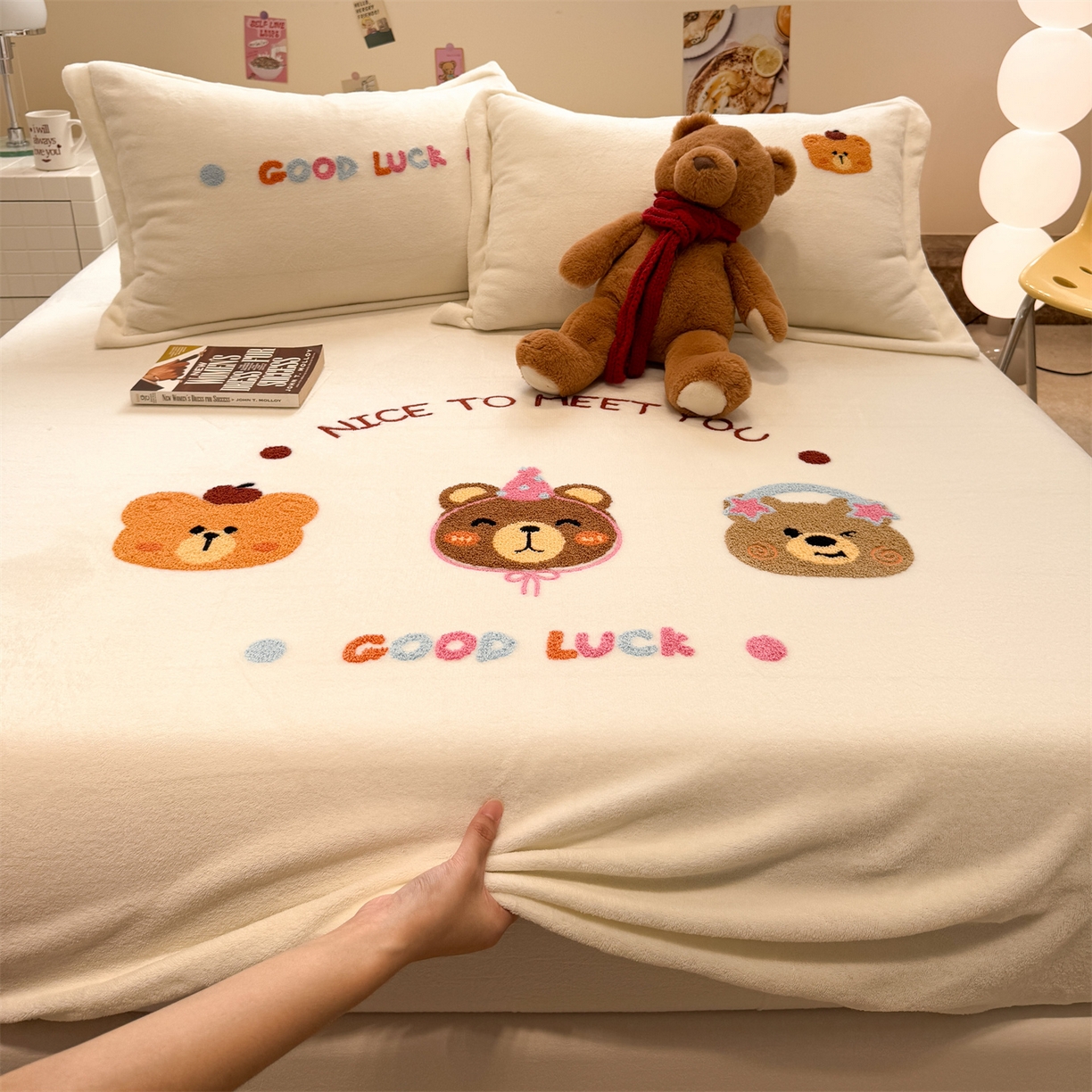 91家纺网 家纺一手货源 找家纺 （总）857家居 2025新款卡通牛奶绒刺绣床笠