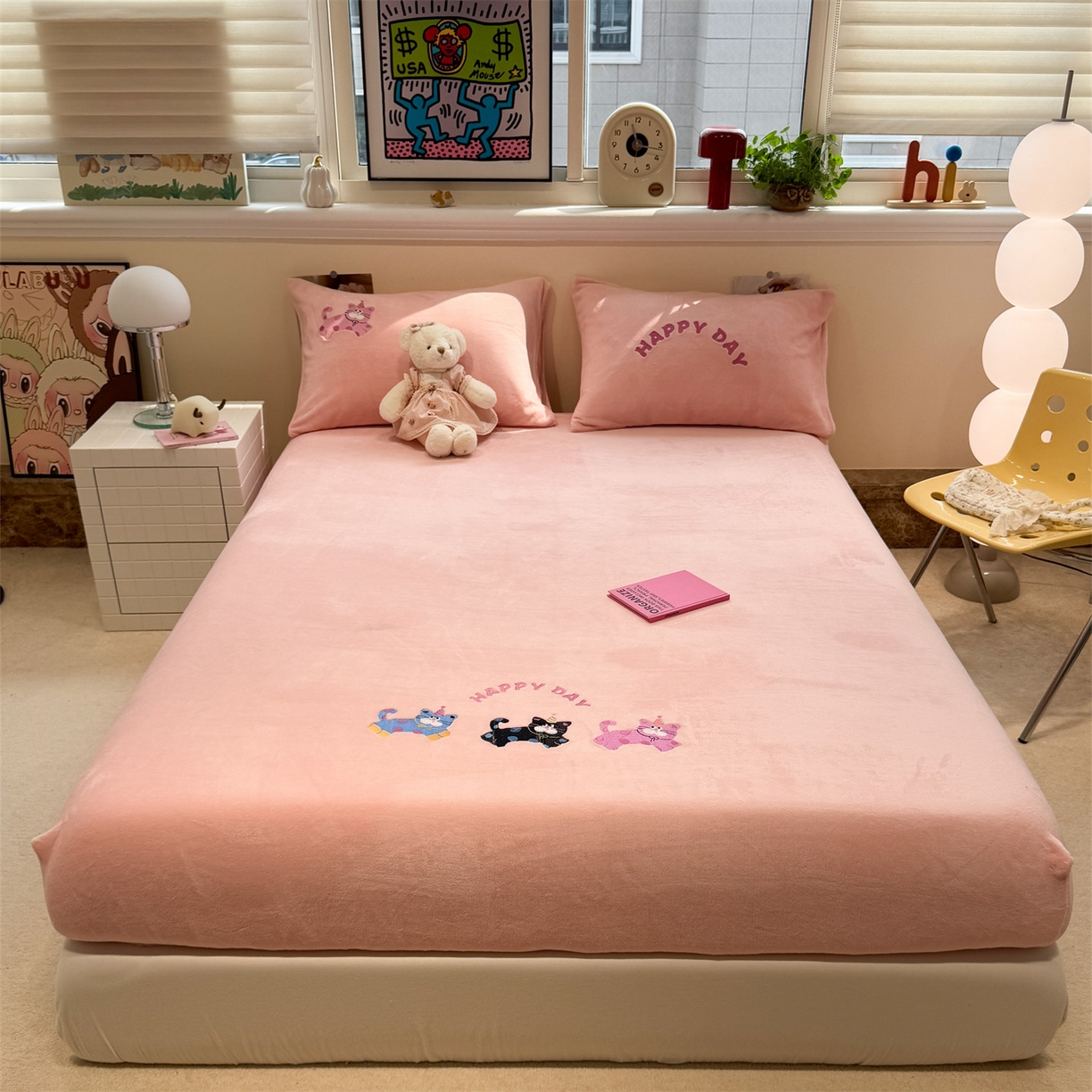 91家纺网 家纺一手货源 找家纺 （总）857家居 2025新款卡通牛奶绒刺绣床笠