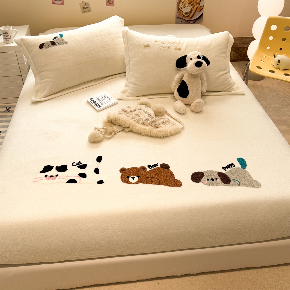 91家纺网 家纺一手货源 找家纺 857家居 2025新款卡通牛奶绒刺绣床笠 蒙趣世界