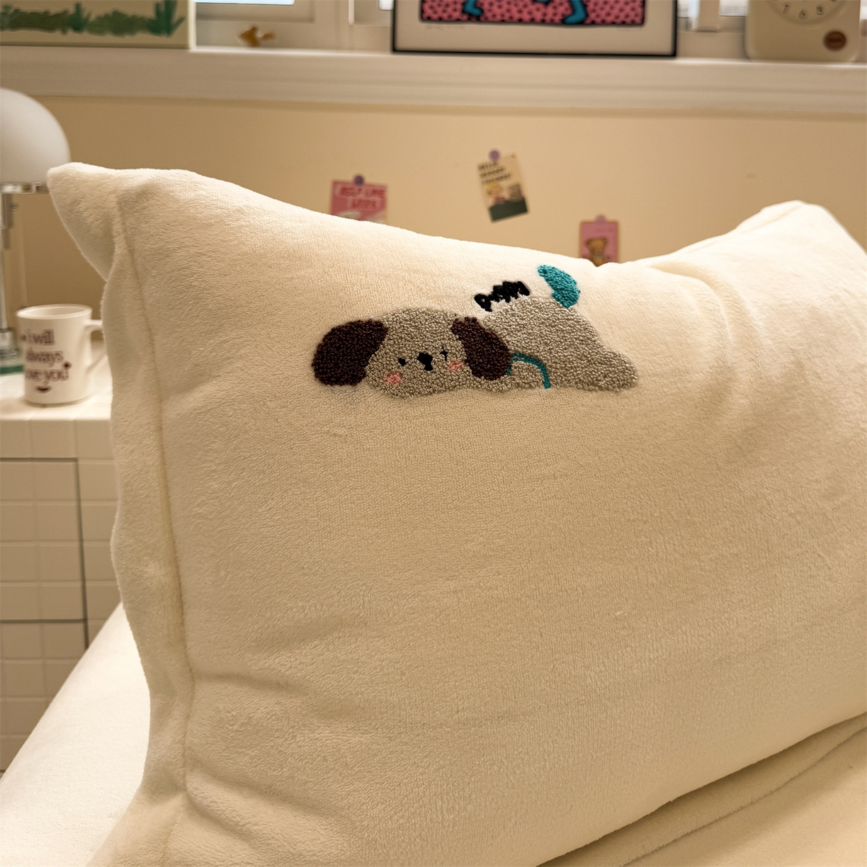 91家纺网 家纺一手货源 找家纺 857家居 2025新款卡通牛奶绒刺绣床笠 蒙趣世界