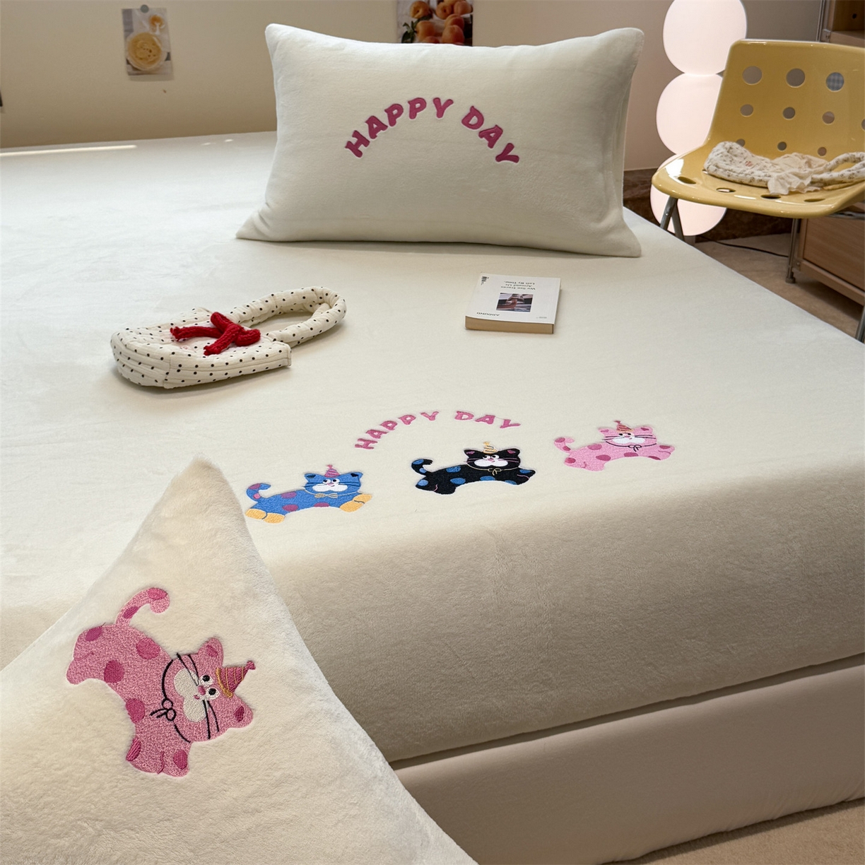 857家居 2025新款卡通牛奶绒刺绣床笠 梦幻猫