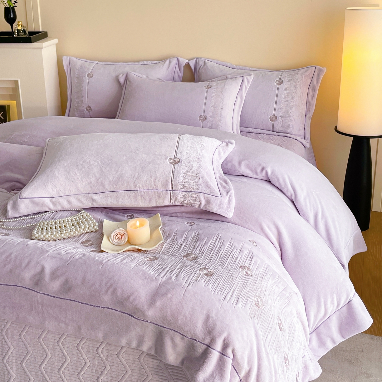 91家纺网 家纺一手货源 找家纺 新方向 2025新款全消光A类刺绣牛奶绒四件套-玫瑰情缘 玫瑰情缘-魅紫