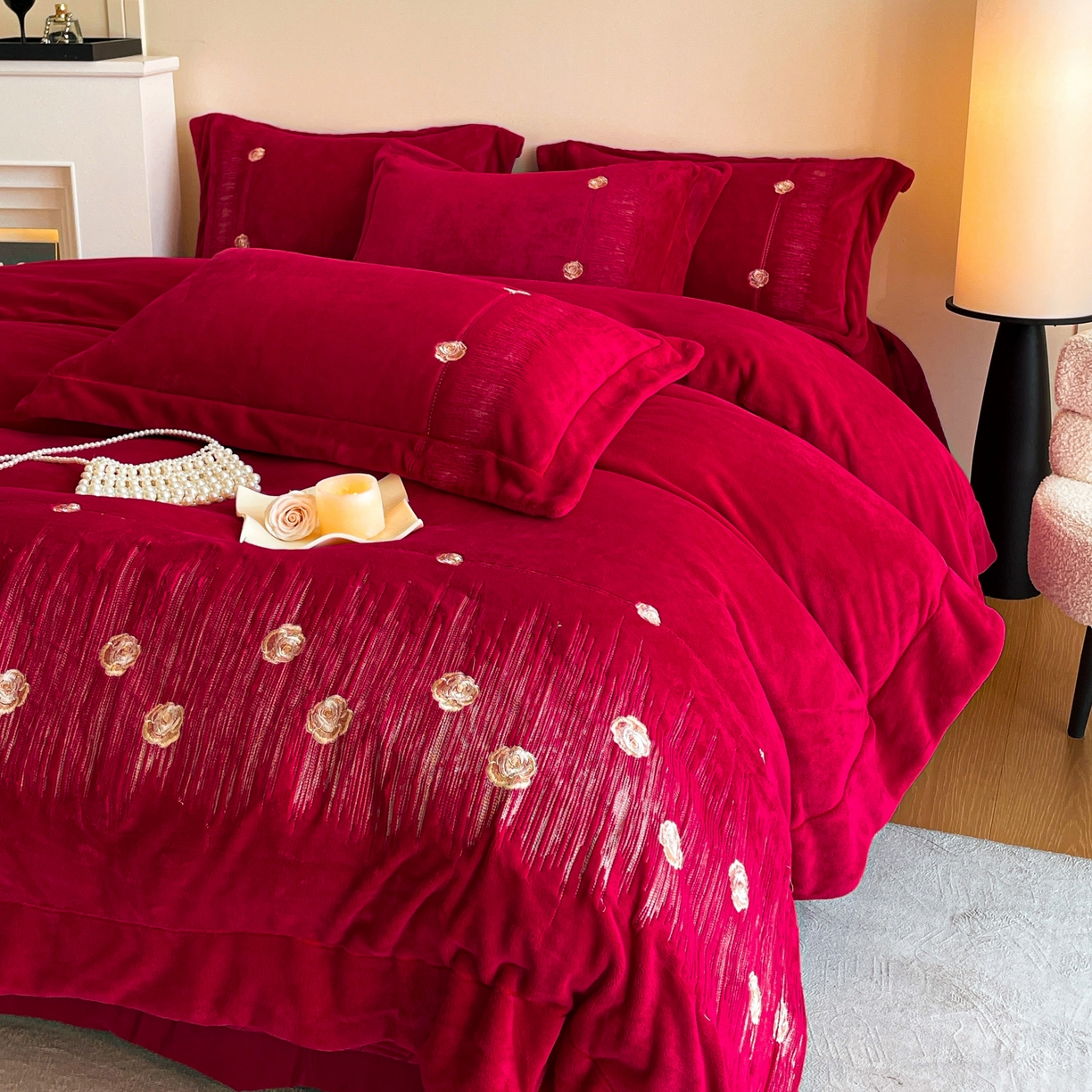 91家纺网 家纺一手货源 找家纺 新方向 2025新款全消光A类刺绣牛奶绒四件套-玫瑰情缘 玫瑰情缘-洋酒红