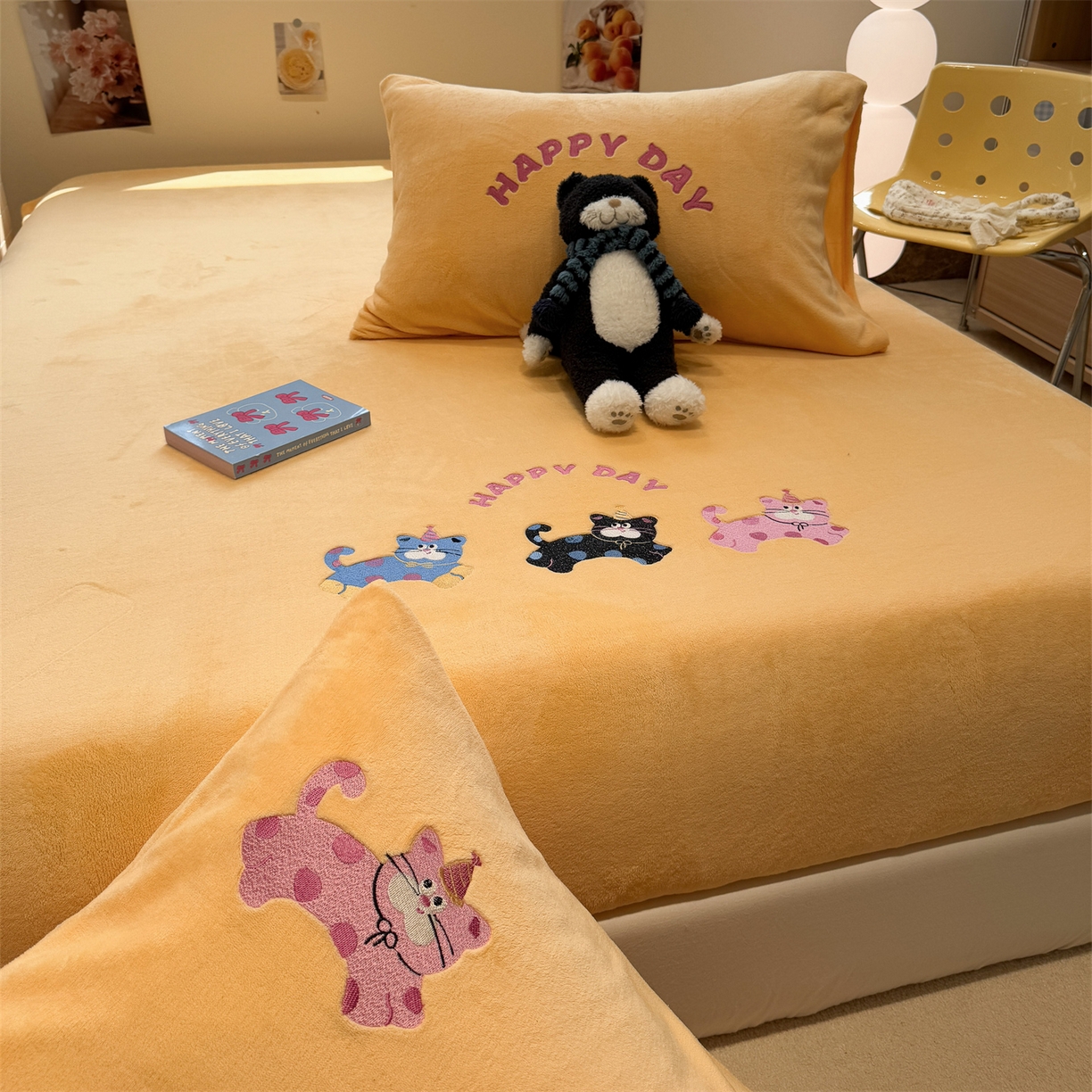 857家居 2025新款卡通牛奶绒刺绣床笠 奶黄猫
