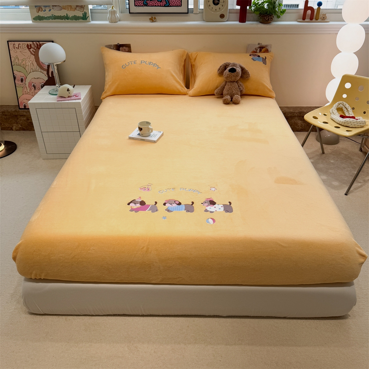 91家纺网 家纺一手货源 找家纺 857家居 2025新款卡通牛奶绒刺绣床笠 糯叽叽狗