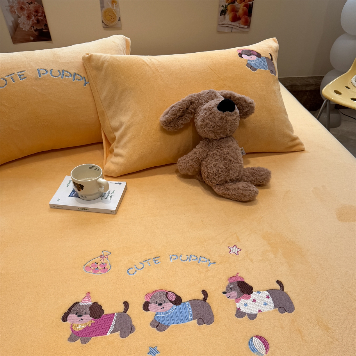 91家纺网 家纺一手货源 找家纺 857家居 2025新款卡通牛奶绒刺绣床笠 糯叽叽狗