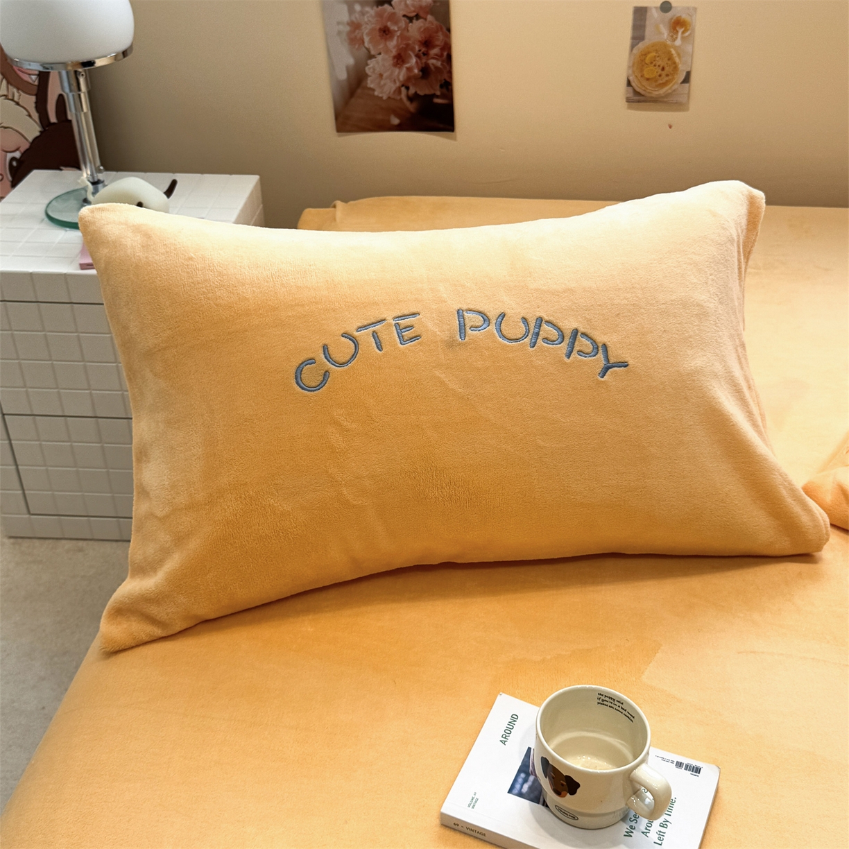 91家纺网 家纺一手货源 找家纺 857家居 2025新款卡通牛奶绒刺绣床笠 糯叽叽狗