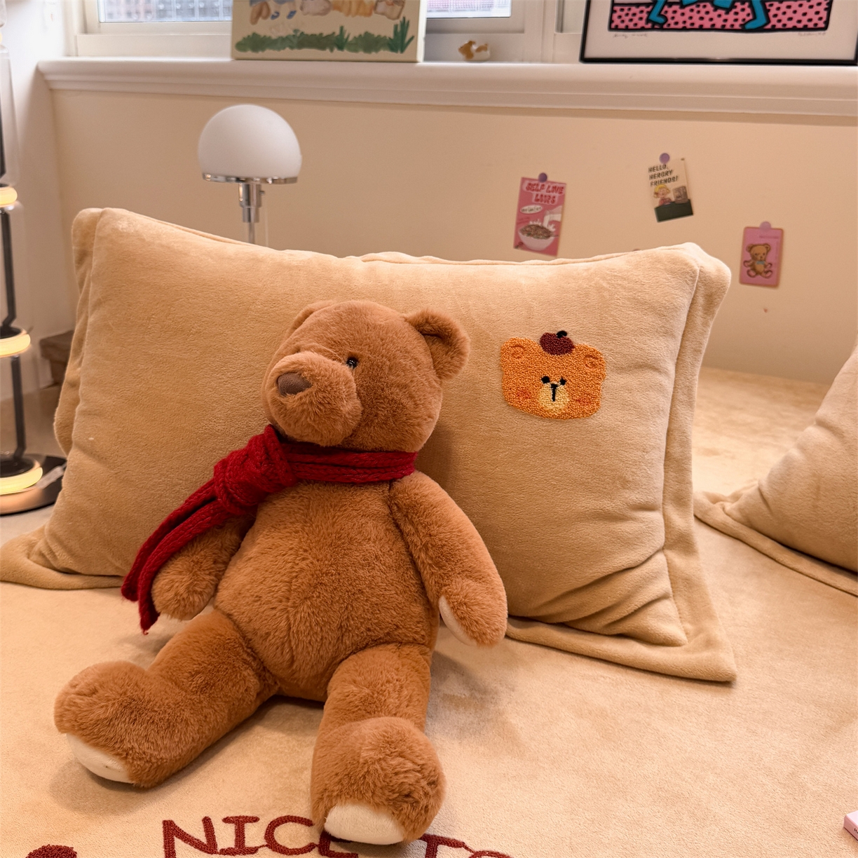 91家纺网 家纺一手货源 找家纺 857家居 2025新款卡通牛奶绒刺绣床笠 香槟熊