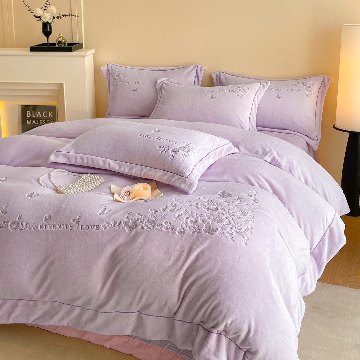 91家纺网 家纺一手货源 找家纺 （总）控价 2025新款 床盖款240克全消光A类刺绣牛奶绒四件套-浮生若梦