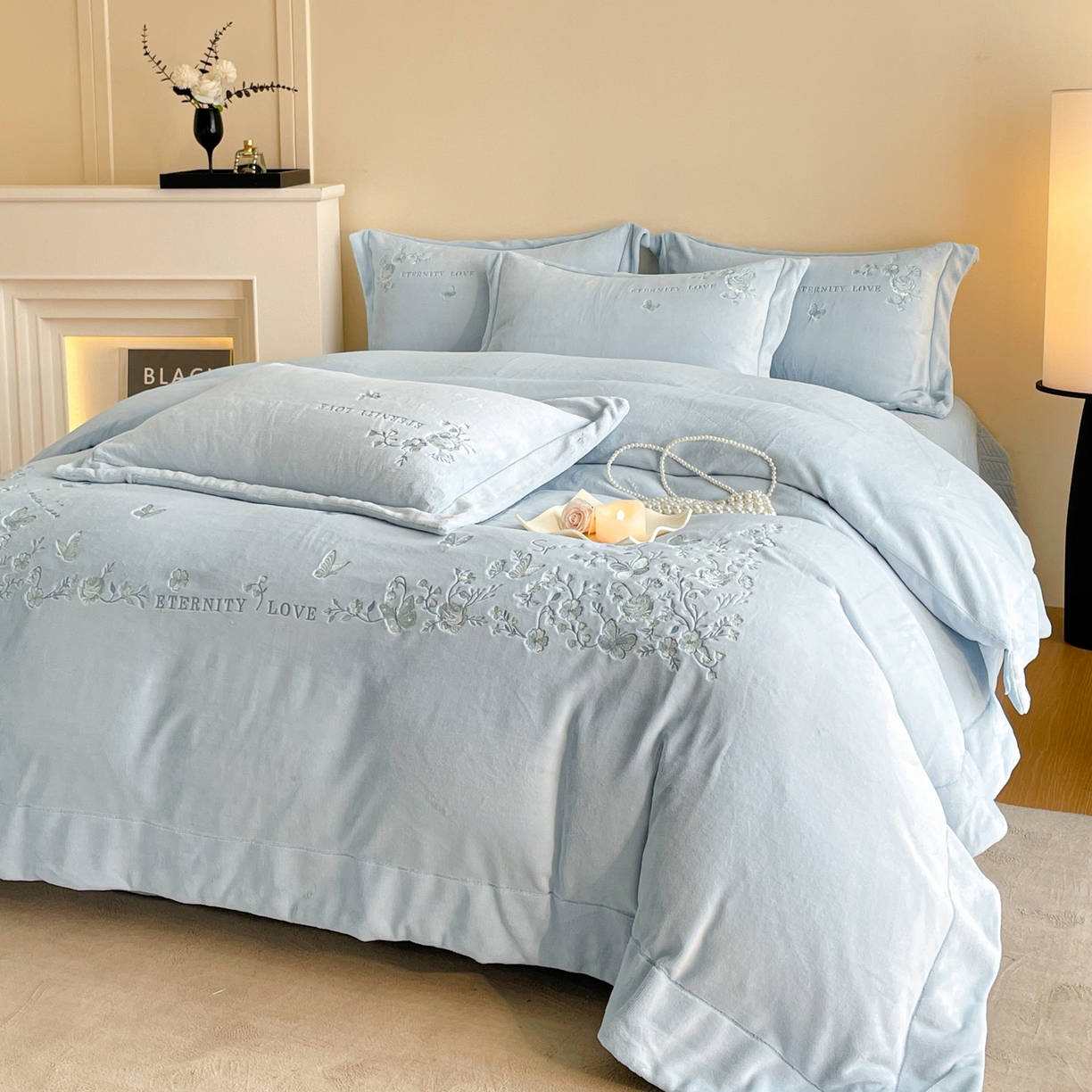 91家纺网 家纺一手货源 找家纺 新方向 2025新款全消光A类刺绣牛奶绒四件套-浮生若梦 浮生若梦-星月蓝