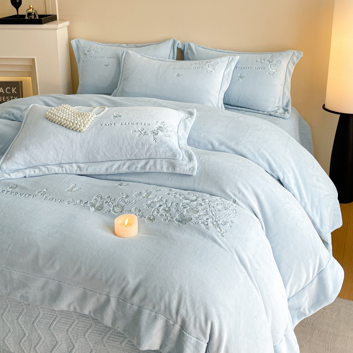 91家纺网 家纺一手货源 找家纺 新方向 2025新款全消光A类刺绣牛奶绒四件套-浮生若梦 浮生若梦-星月蓝