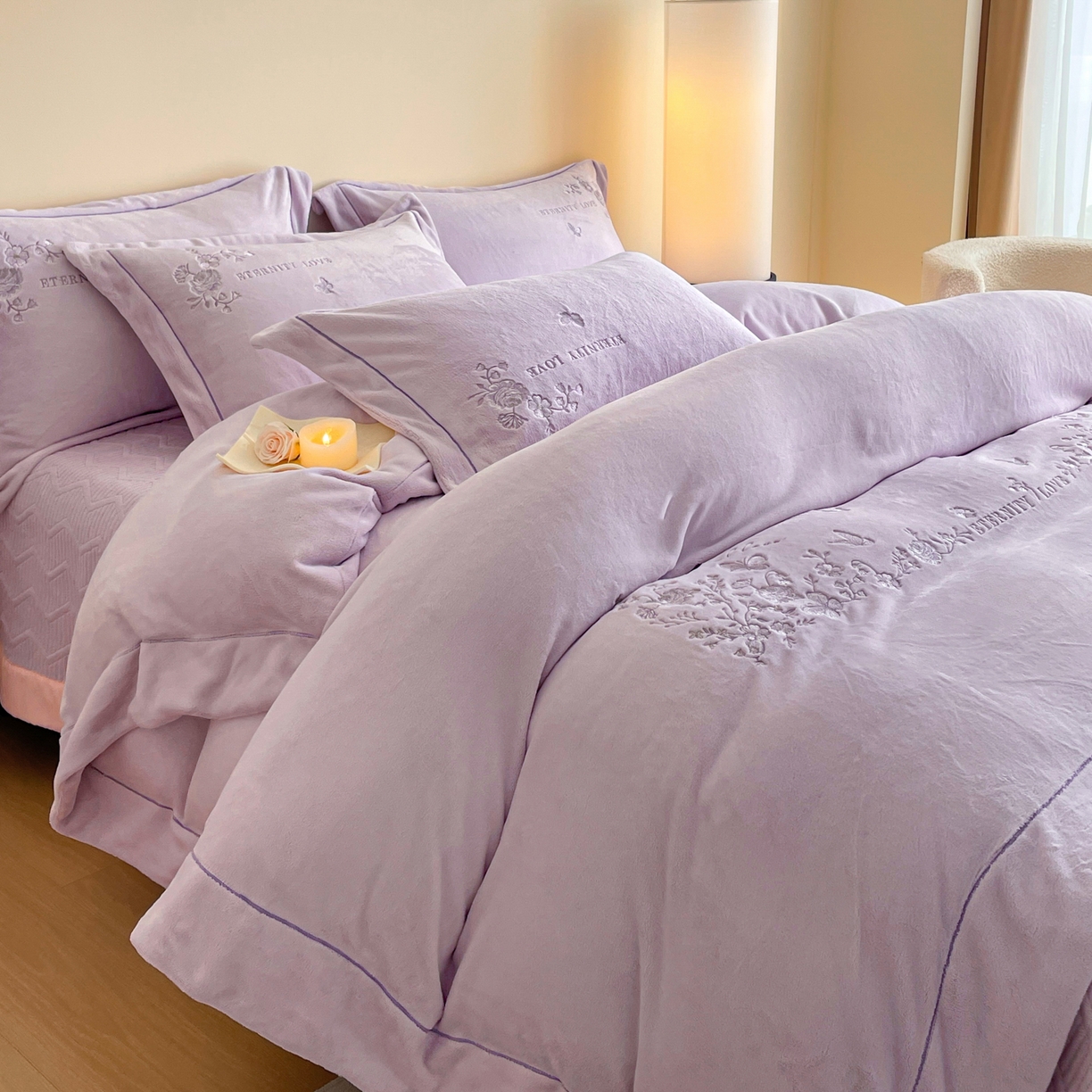 91家纺网 家纺一手货源 找家纺 新方向 2025新款全消光A类刺绣牛奶绒四件套-浮生若梦 浮生若梦-魅紫