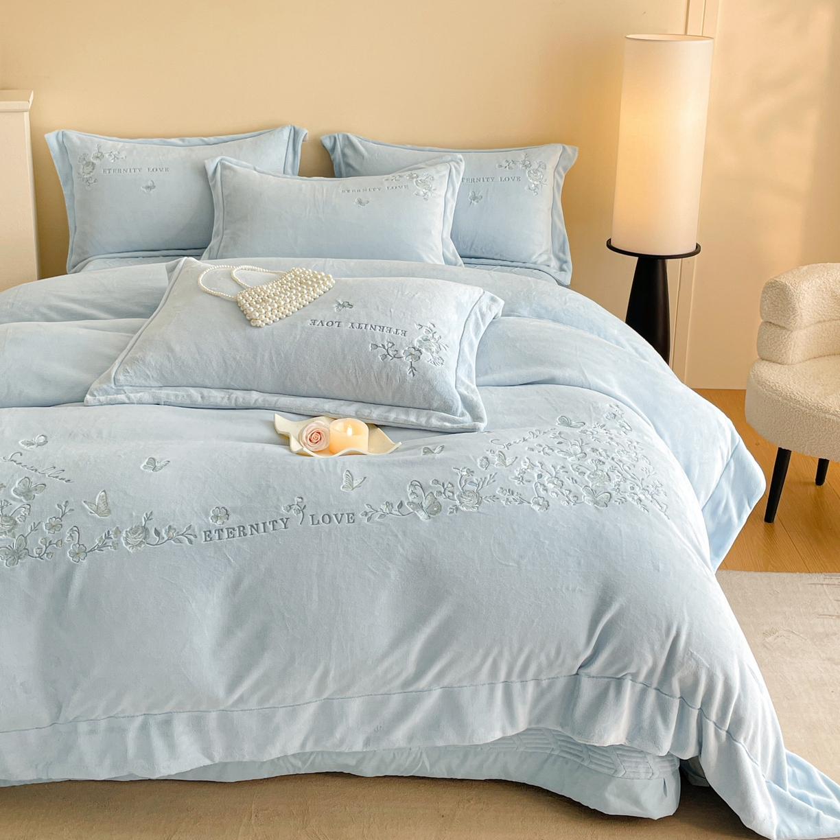 91家纺网 家纺一手货源 找家纺 新方向 2025新款全消光A类刺绣牛奶绒四件套-浮生若梦 浮生若梦-星月蓝