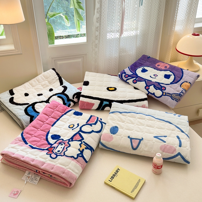 91家纺网 家纺一手货源 找家纺 希诺家居 2025新款正版授权三丽鸥大版牛奶绒床垫三件套床褥学生宿舍床垫 组合图仅供展示