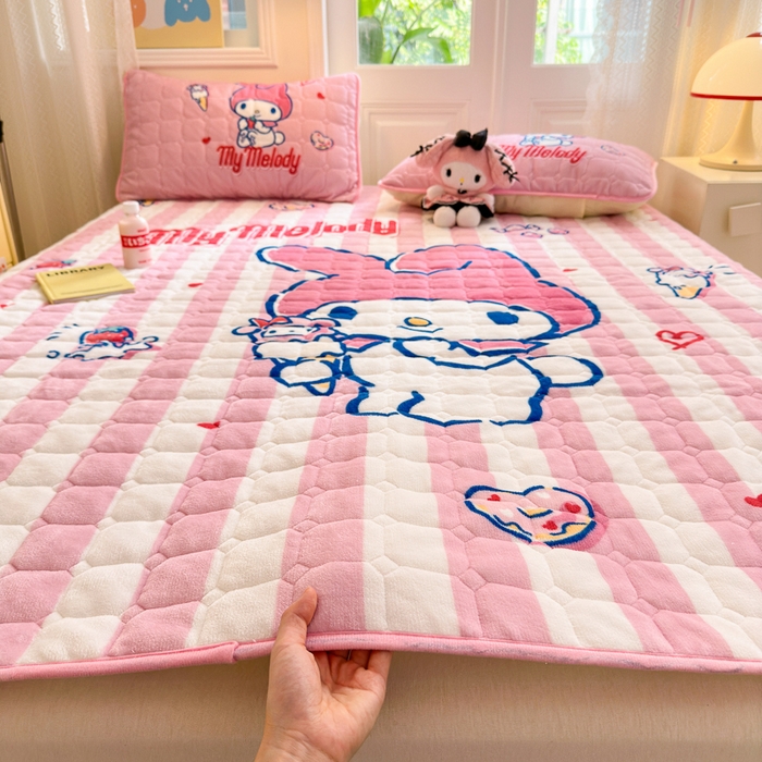 91家纺网 家纺一手货源 找家纺 希诺家居 2025新款正版授权三丽鸥大版牛奶绒床垫三件套床褥学生宿舍床垫 甜筒美乐蒂