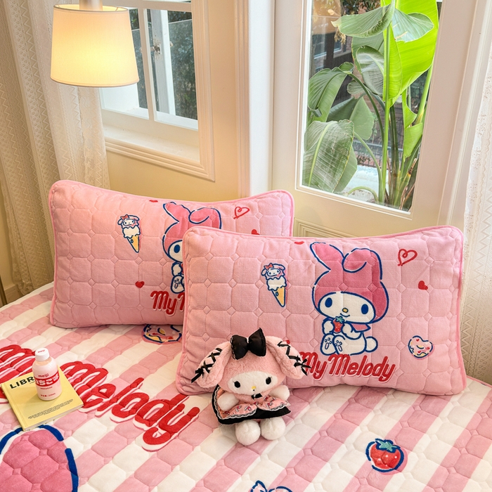 91家纺网 家纺一手货源 找家纺 希诺家居 2025新款正版授权三丽鸥大版牛奶绒床垫三件套床褥学生宿舍床垫 甜筒美乐蒂