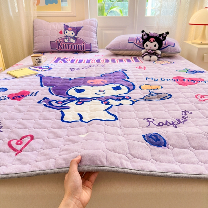 91家纺网 家纺一手货源 找家纺 希诺家居 2025新款正版授权三丽鸥大版牛奶绒床垫三件套床褥学生宿舍床垫 趣味库洛米