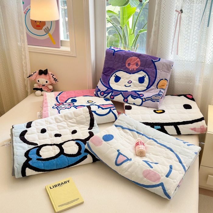 91家纺网 家纺一手货源 找家纺 希诺家居 2025新款正版授权三丽鸥大版牛奶绒床垫三件套床褥学生宿舍床垫 组合图仅供展示