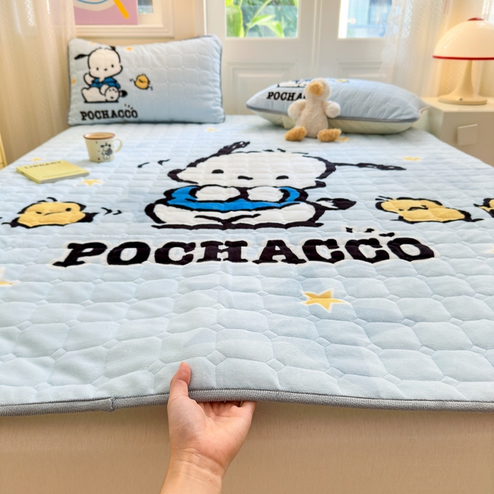 91家纺网 家纺一手货源 找家纺 希诺家居 2025新款正版授权三丽鸥大版牛奶绒床垫三件套床褥学生宿舍床垫 星星帕恰狗