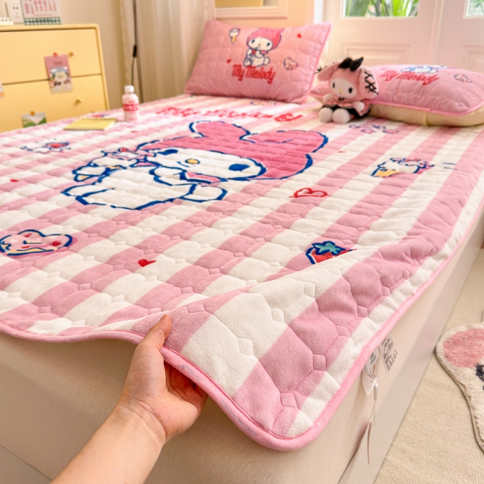 91家纺网 家纺一手货源 找家纺 希诺家居 2025新款正版授权三丽鸥大版牛奶绒床垫三件套床褥学生宿舍床垫 甜筒美乐蒂